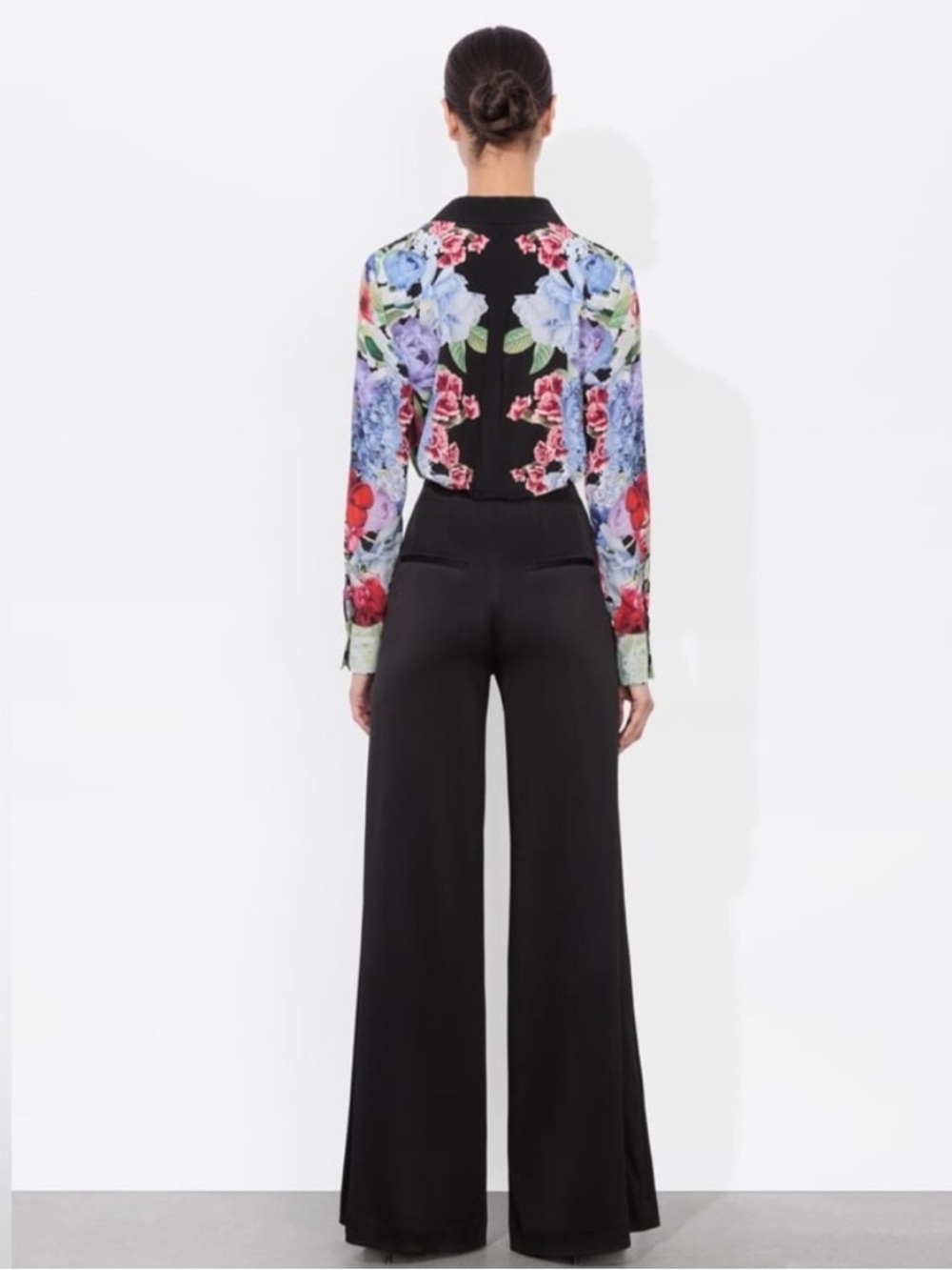 Alice + Olivia Brady 100% silk floral button down blouse - Picture 3 of 11